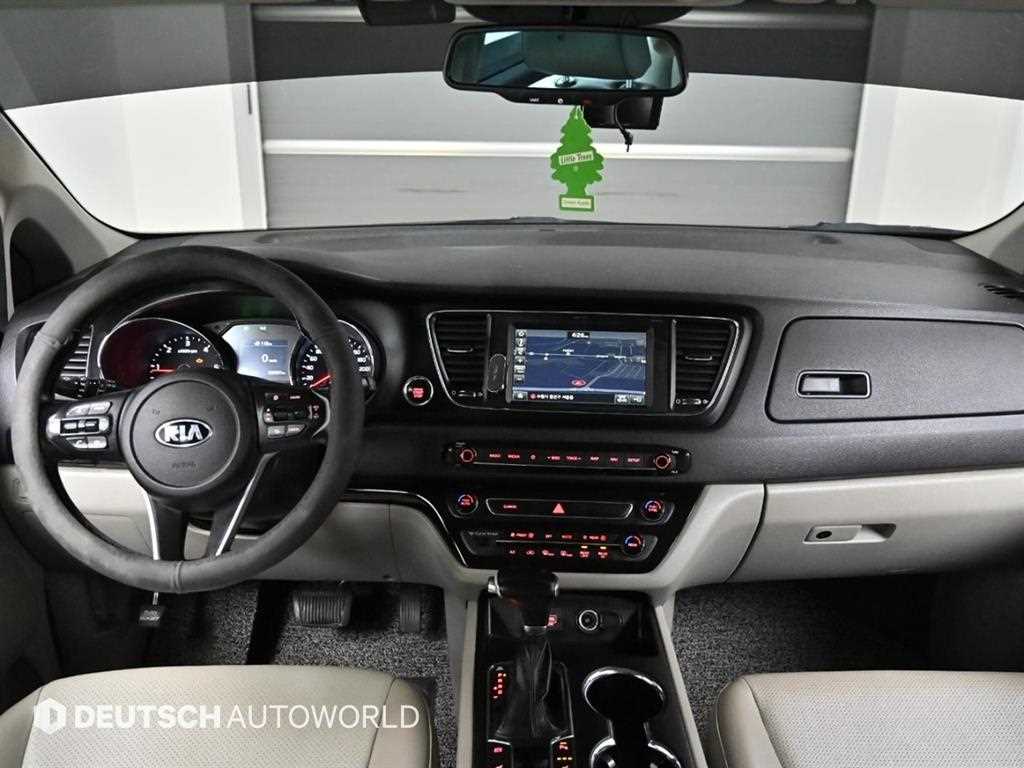 KIA Carnival - Vista 7