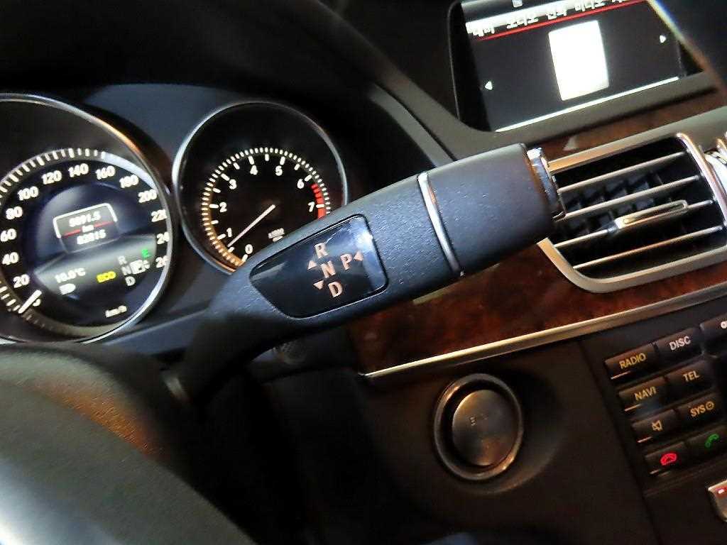Mercedes Benz E class - Vista 12