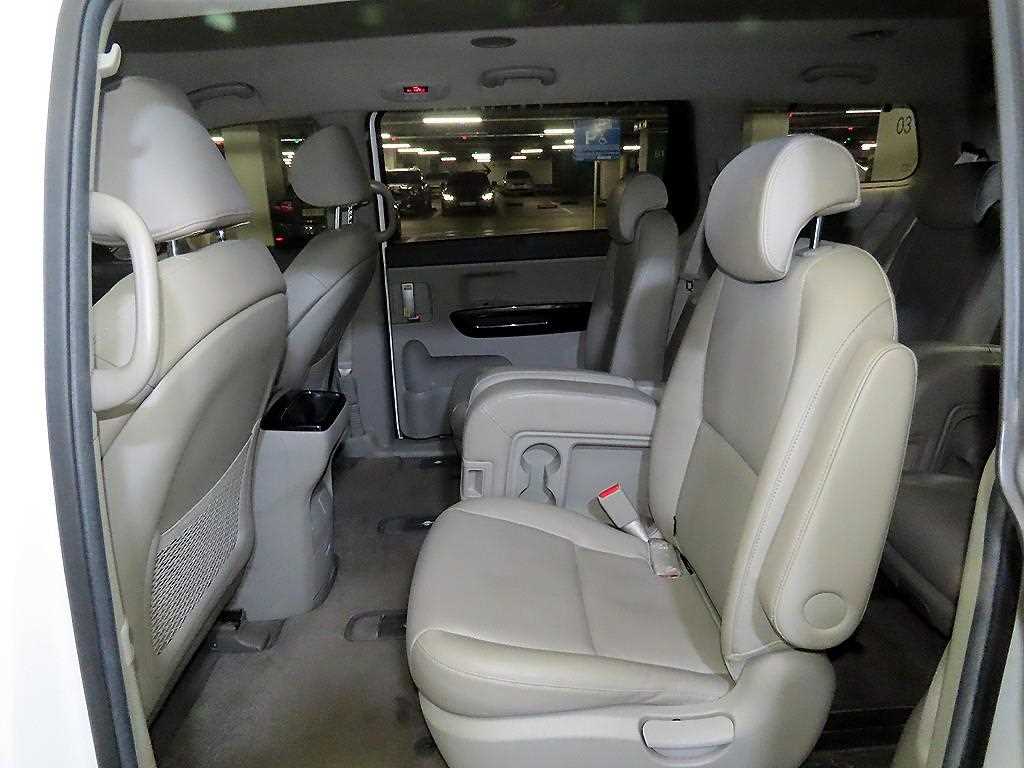 KIA Carnival - Vista 7