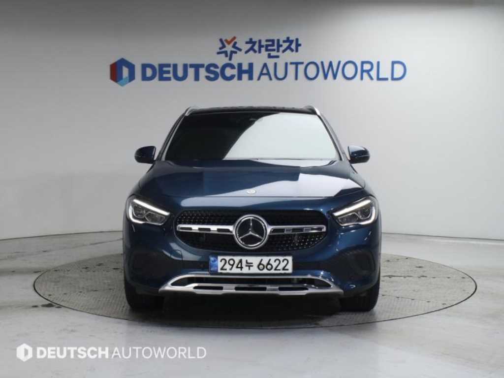 Mercedes Benz GLA Class - Vista 3