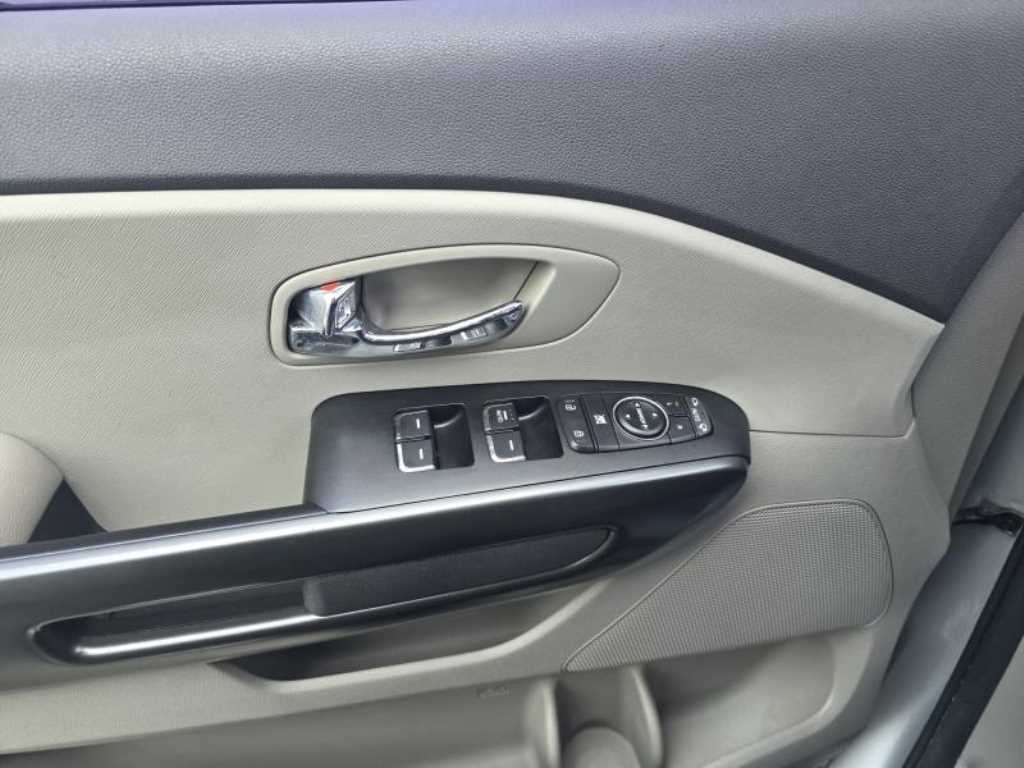 KIA Carnival - Vista 4