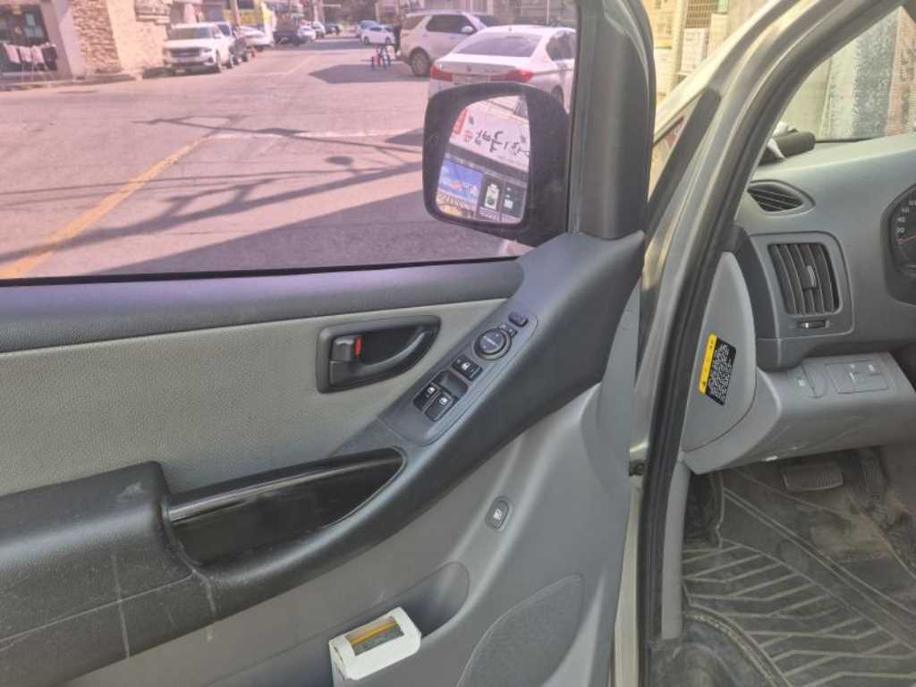 HYUNDAI Starex - Vista 5