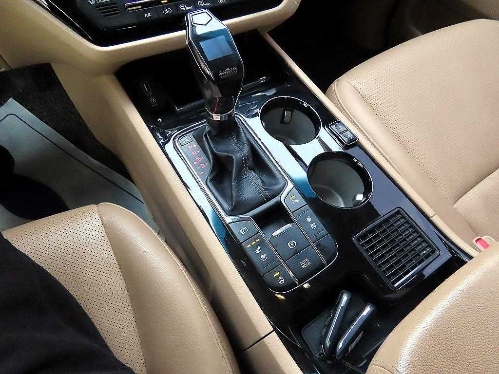 KIA Carnival - Vista 11