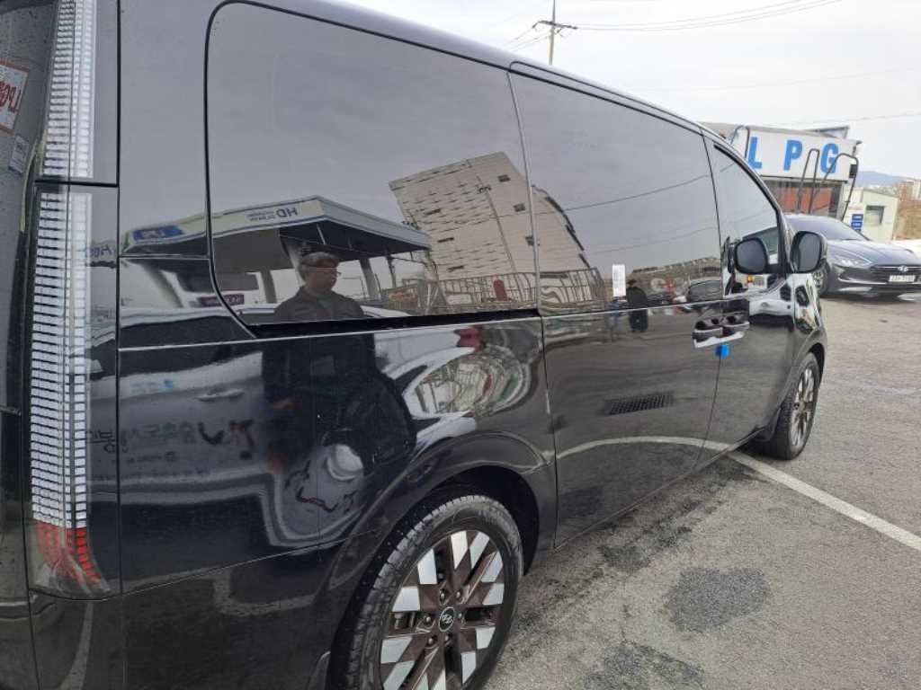 HYUNDAI Staria - Vista 5