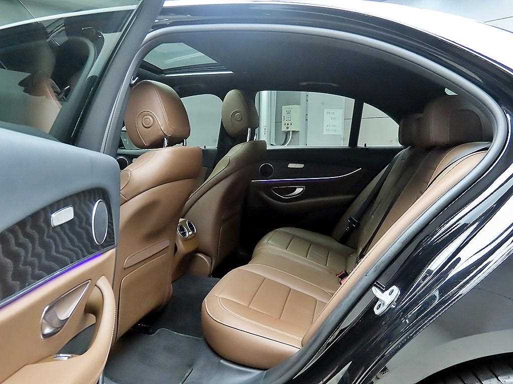 Mercedes Benz E class - Vista 6