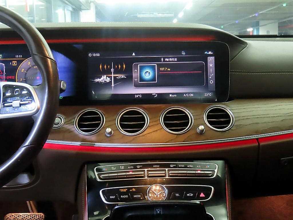 Mercedes Benz E class - Vista 11