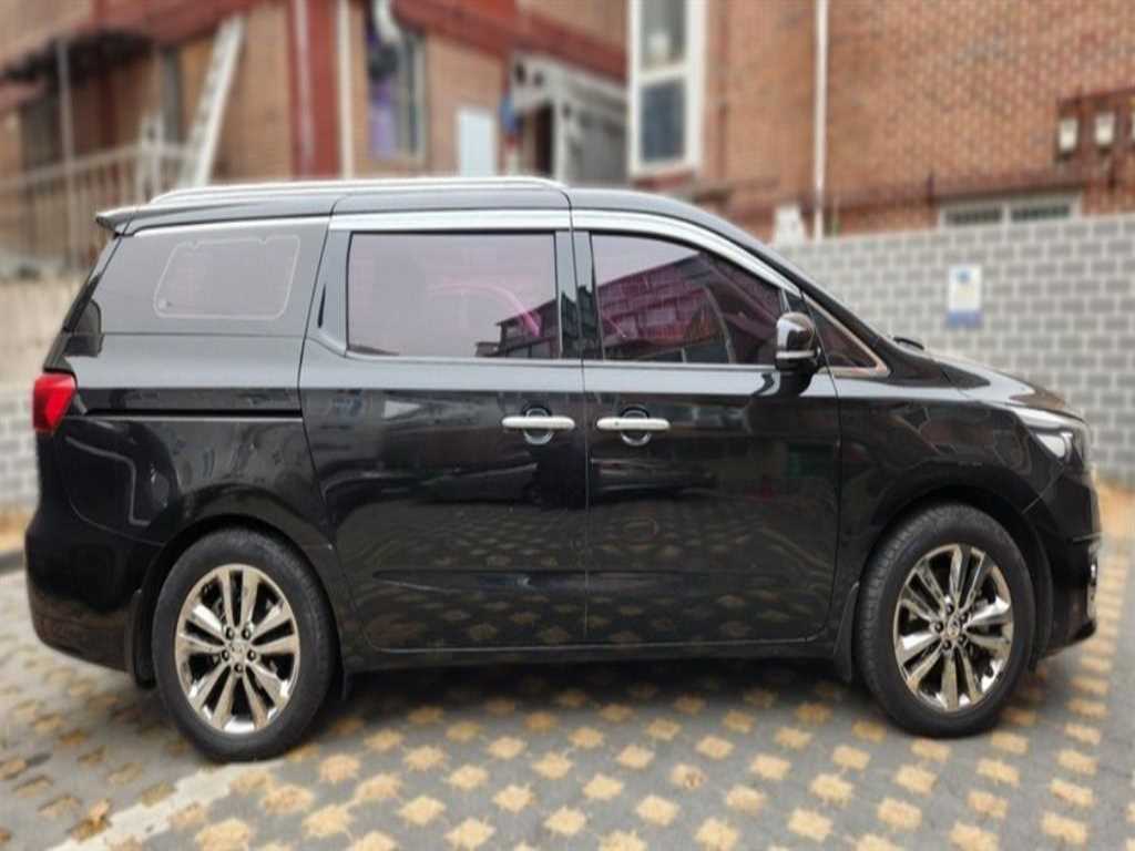 KIA Carnival - Vista 4