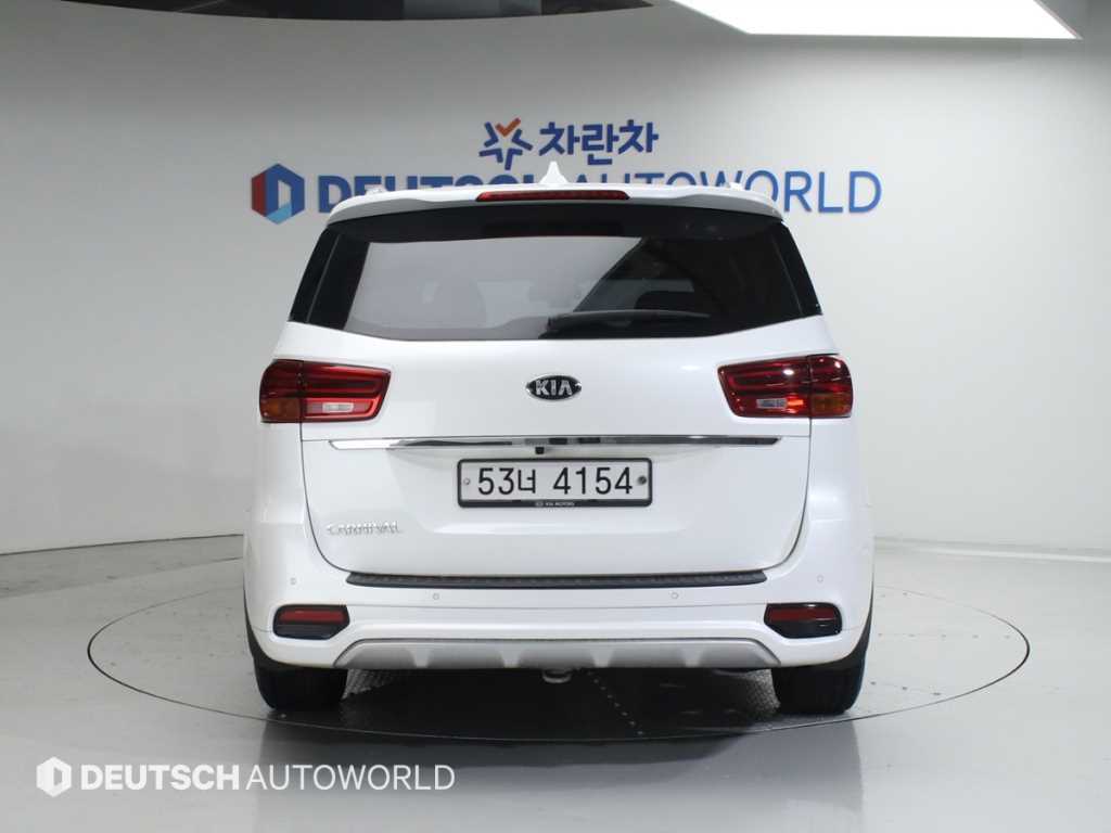 KIA Carnival - Vista 4