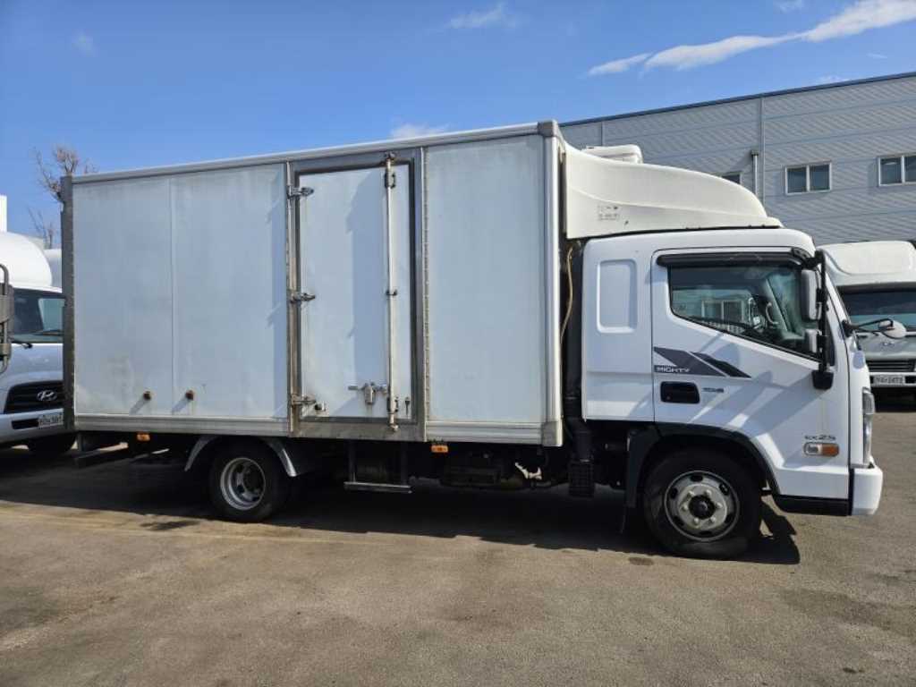 medium and large cargo truck - Vista 3