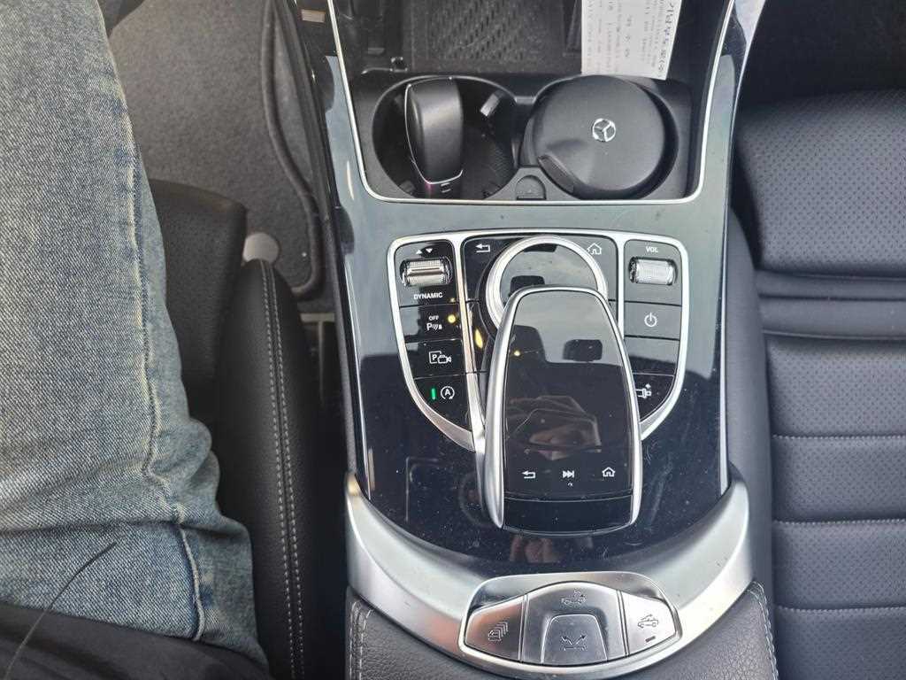 Mercedes Benz C Class - Vista 8