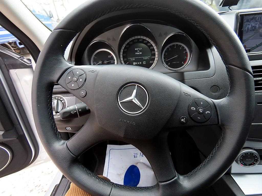 Mercedes Benz C Class - Vista 8