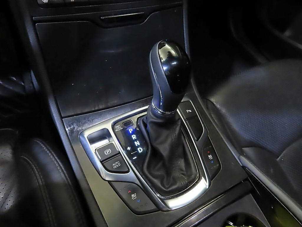 HYUNDAI Grandeur - Vista 12