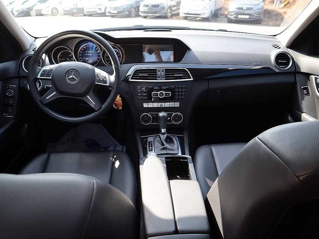 Mercedes Benz C Class - Vista 5