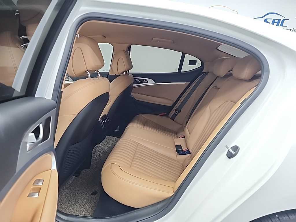 Genesis G70 - Vista 12