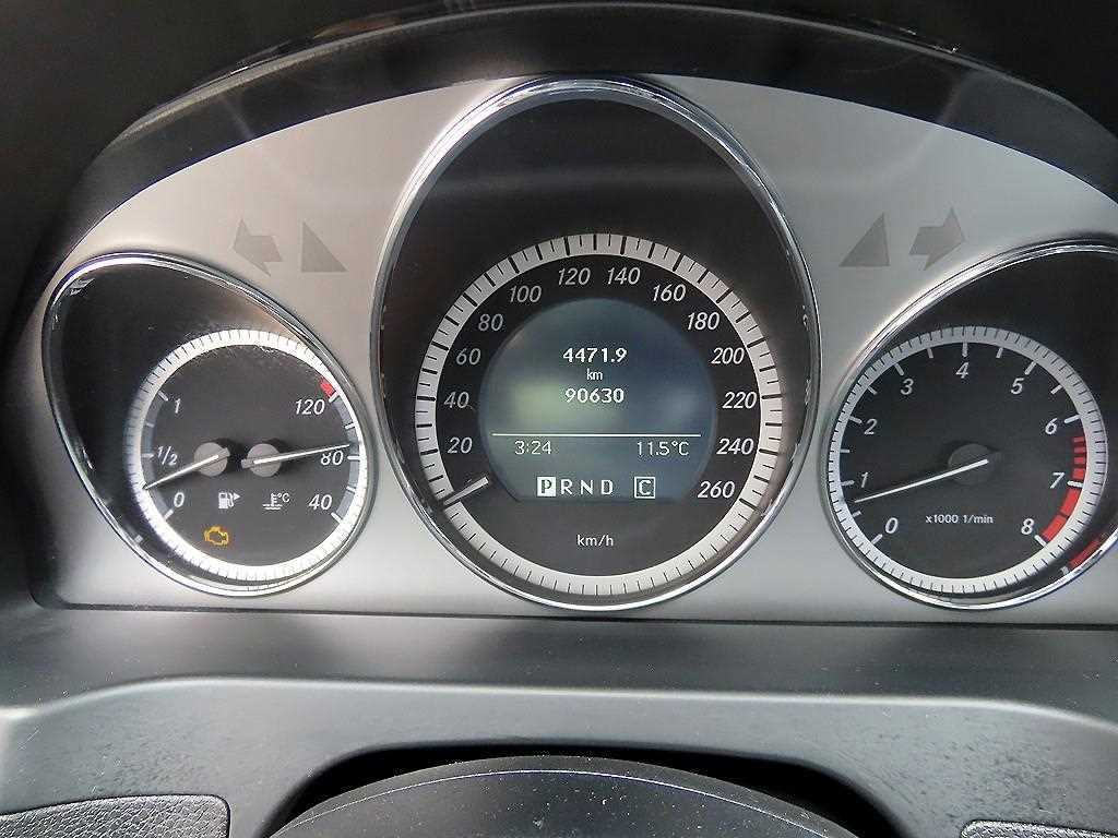 Mercedes Benz C Class - Vista 9