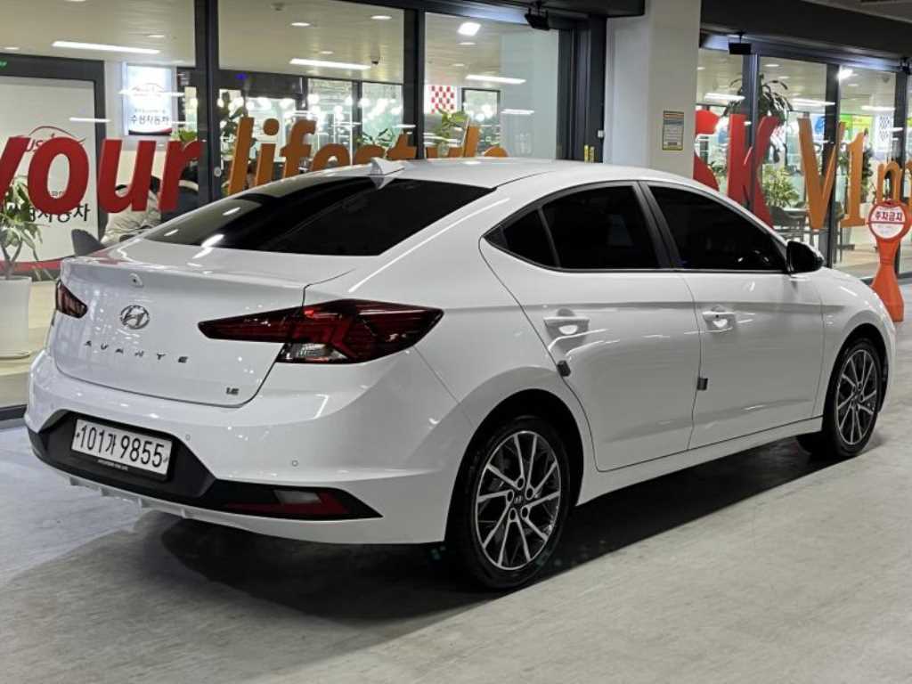 HYUNDAI Avante - Vista 4