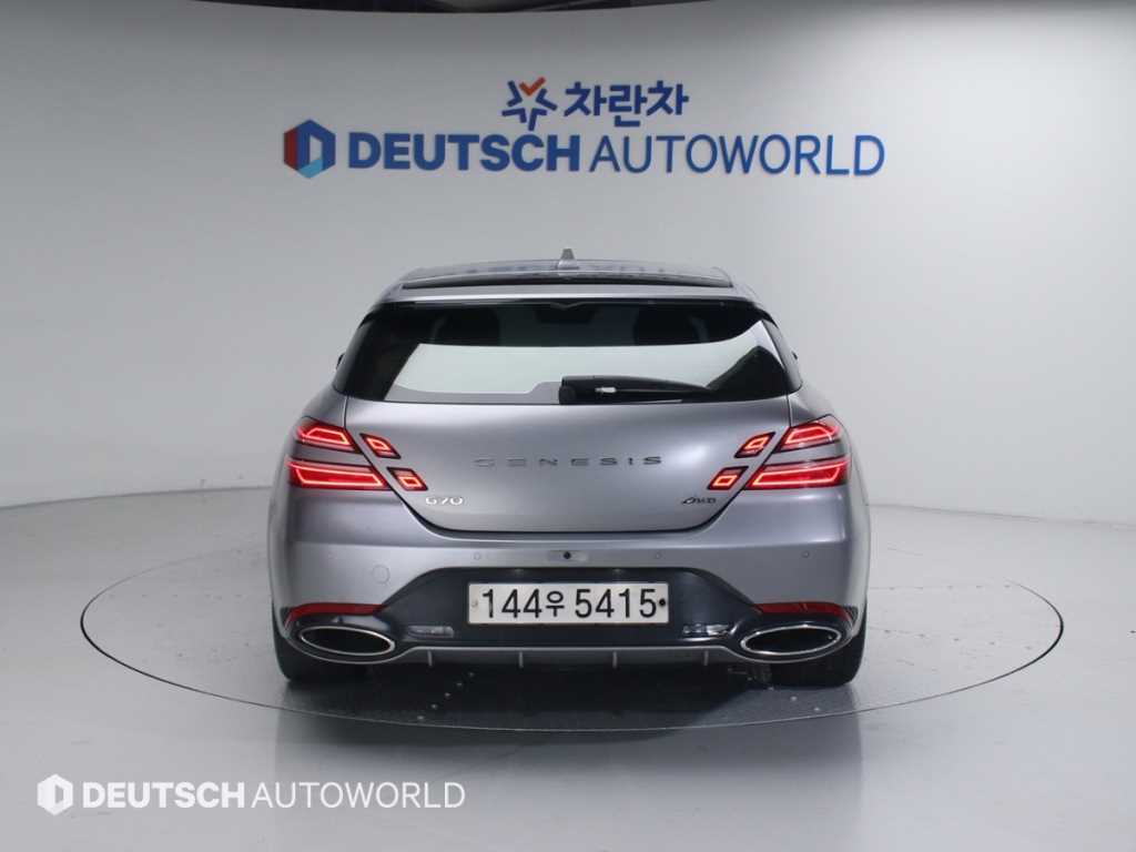 Genesis G70 - Vista 4