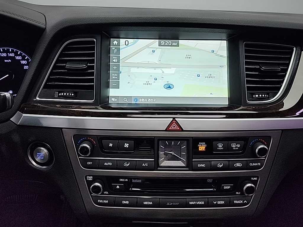 HYUNDAI Genesis - Vista 10