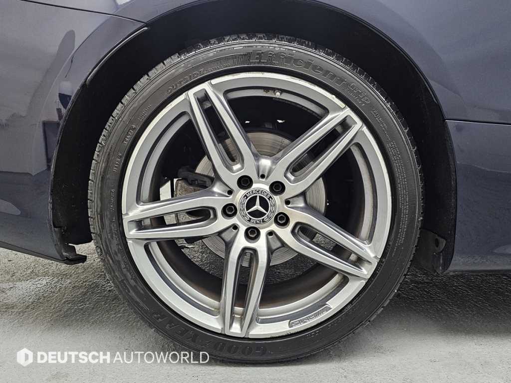 Mercedes Benz E class - Vista 5