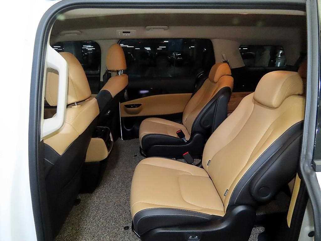 KIA Carnival - Vista 7