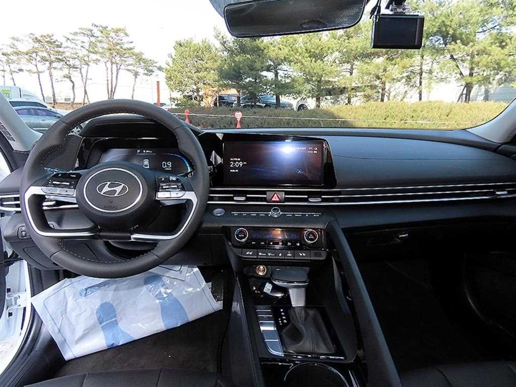 HYUNDAI Avante - Vista 7