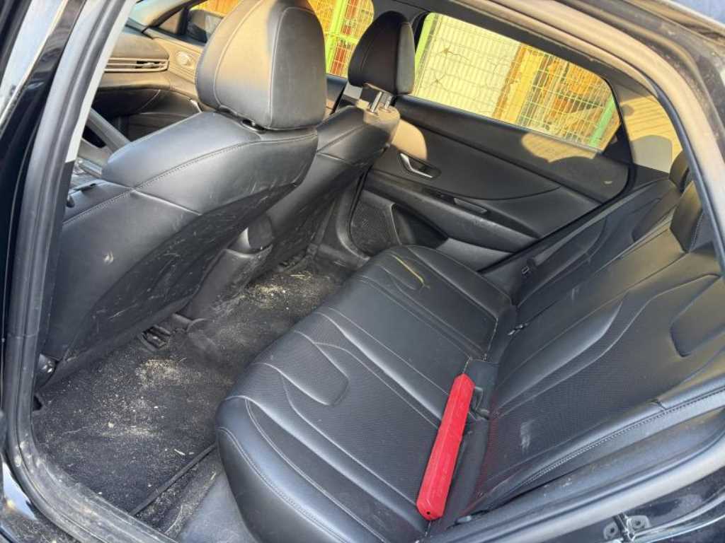 HYUNDAI Avante - Vista 12