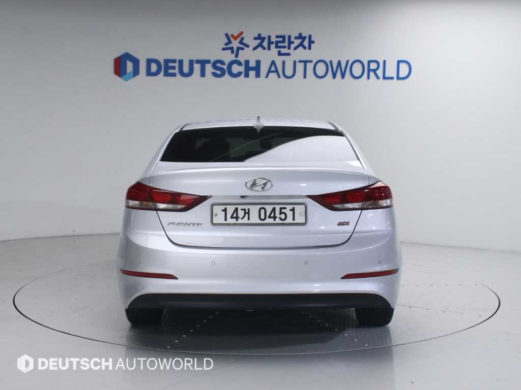 HYUNDAI Avante - Vista 4