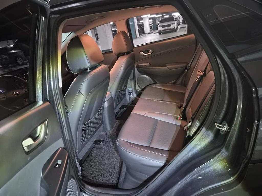 HYUNDAI Kona - Vista 7