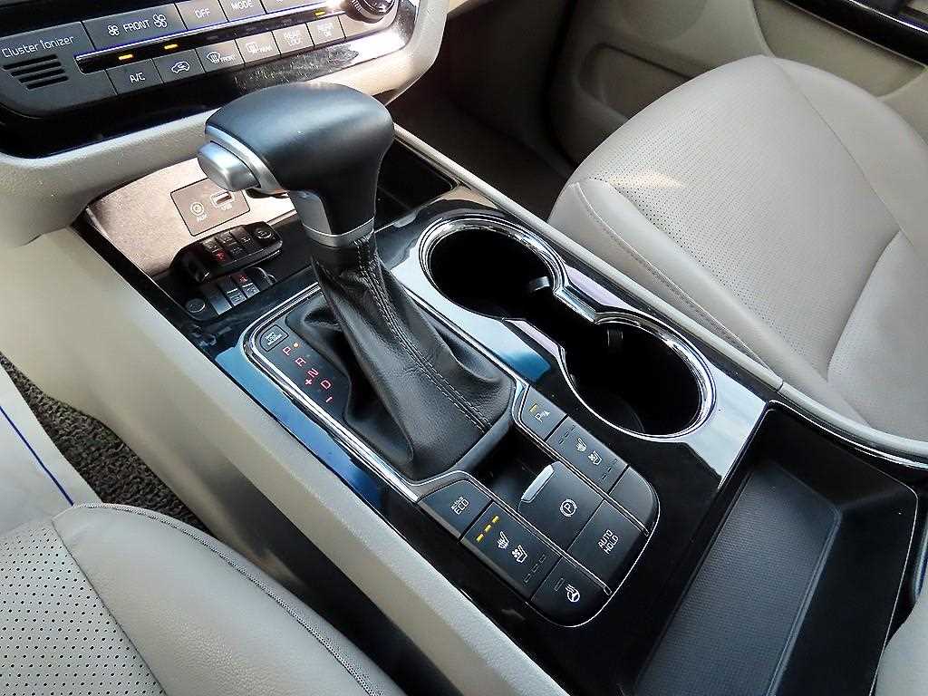 KIA Carnival - Vista 11