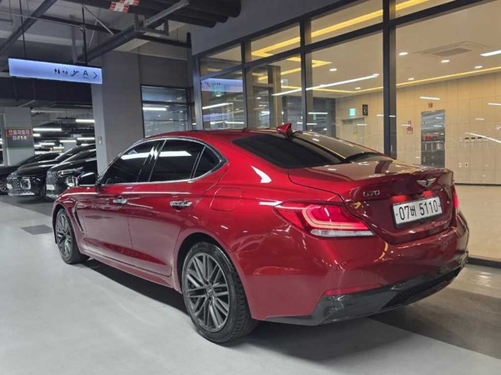 Genesis G70 - Vista 4