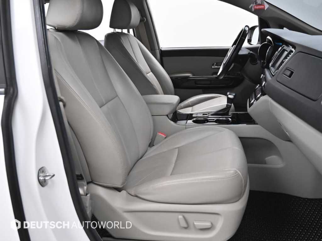 KIA Carnival - Vista 10