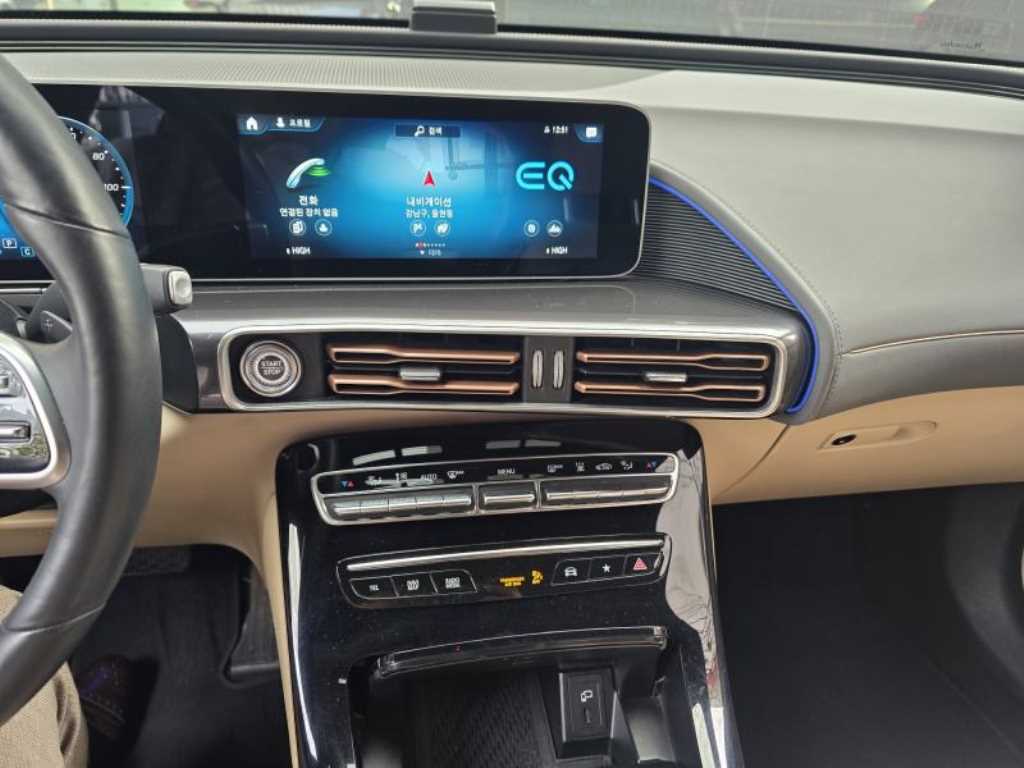 Mercedes Benz EQC - Vista 7