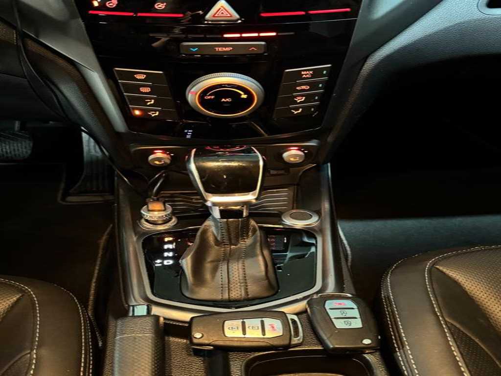 Ssangyong Tivoli - Vista 10