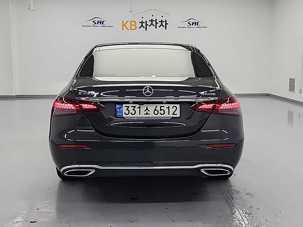 Mercedes Benz E class - Vista 3