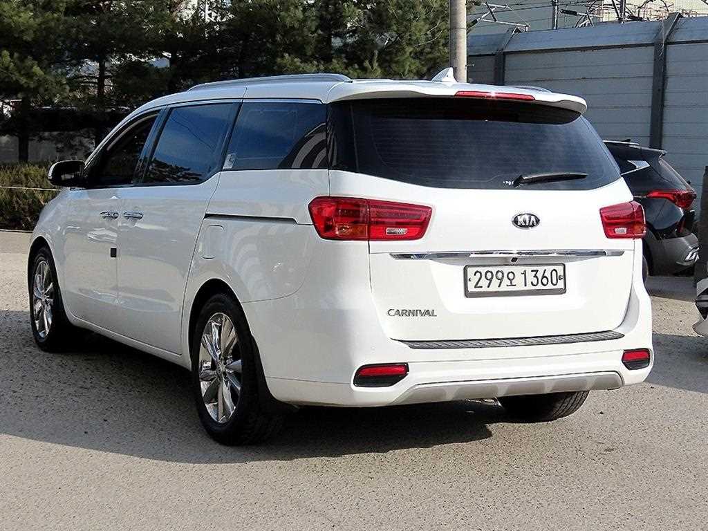 KIA Carnival - Vista 3