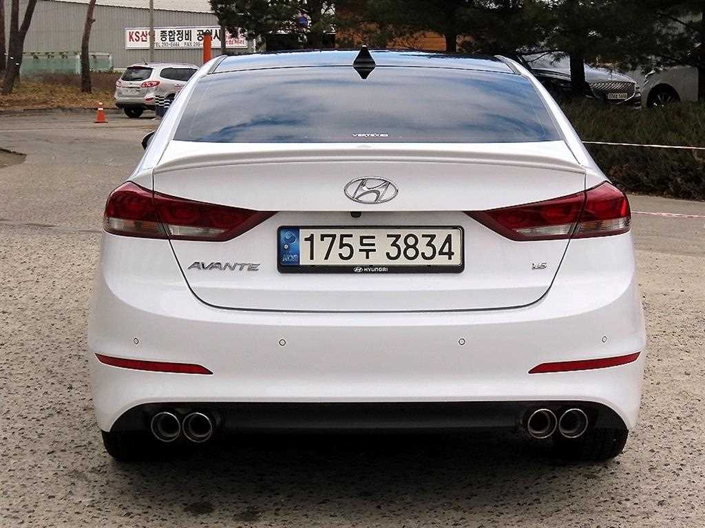 HYUNDAI Avante - Vista 4