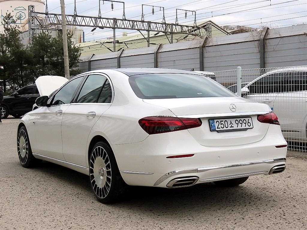 Mercedes Benz E class - Vista 3