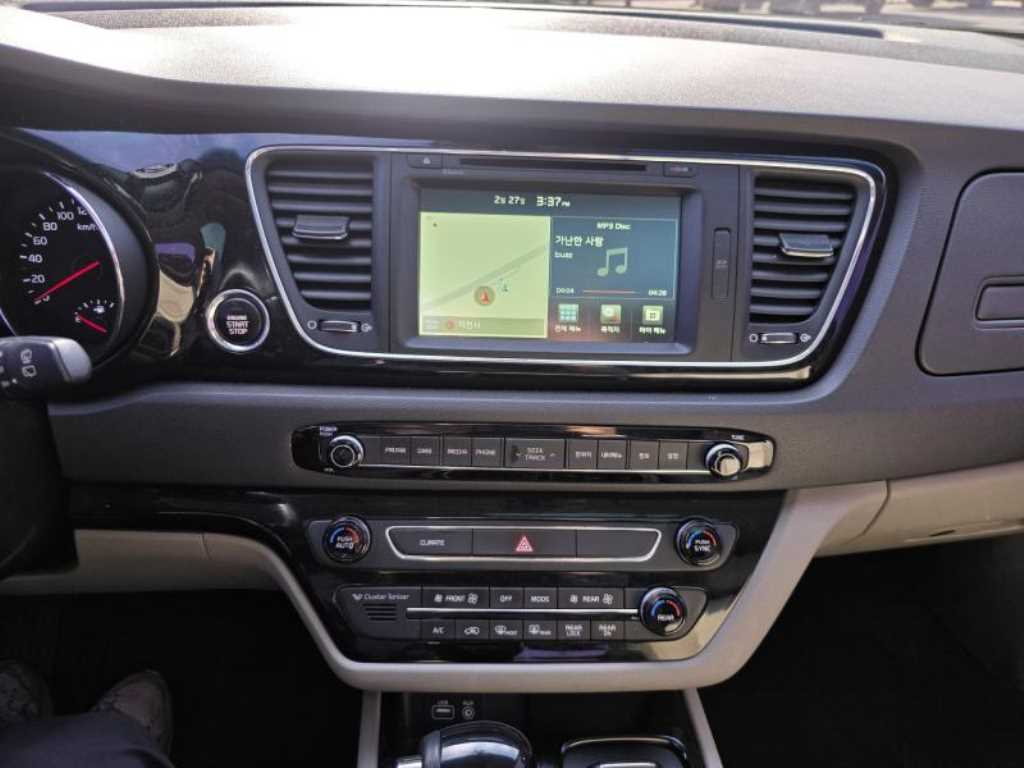 KIA Carnival - Vista 12