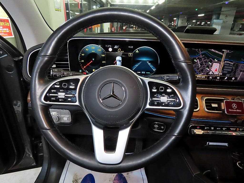 Mercedes Benz GLE Class - Vista 8