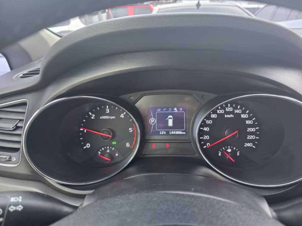 KIA Carnival - Vista 6