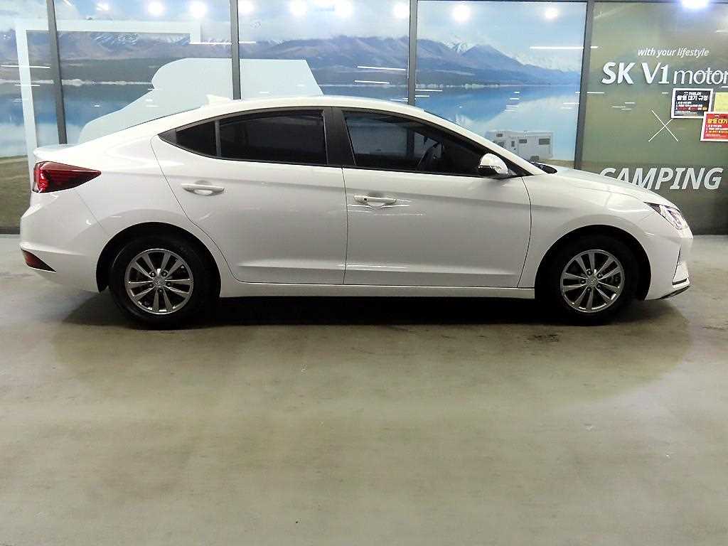 HYUNDAI Avante - Vista 3