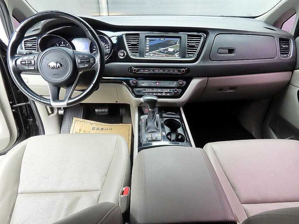 KIA Carnival - Vista 7
