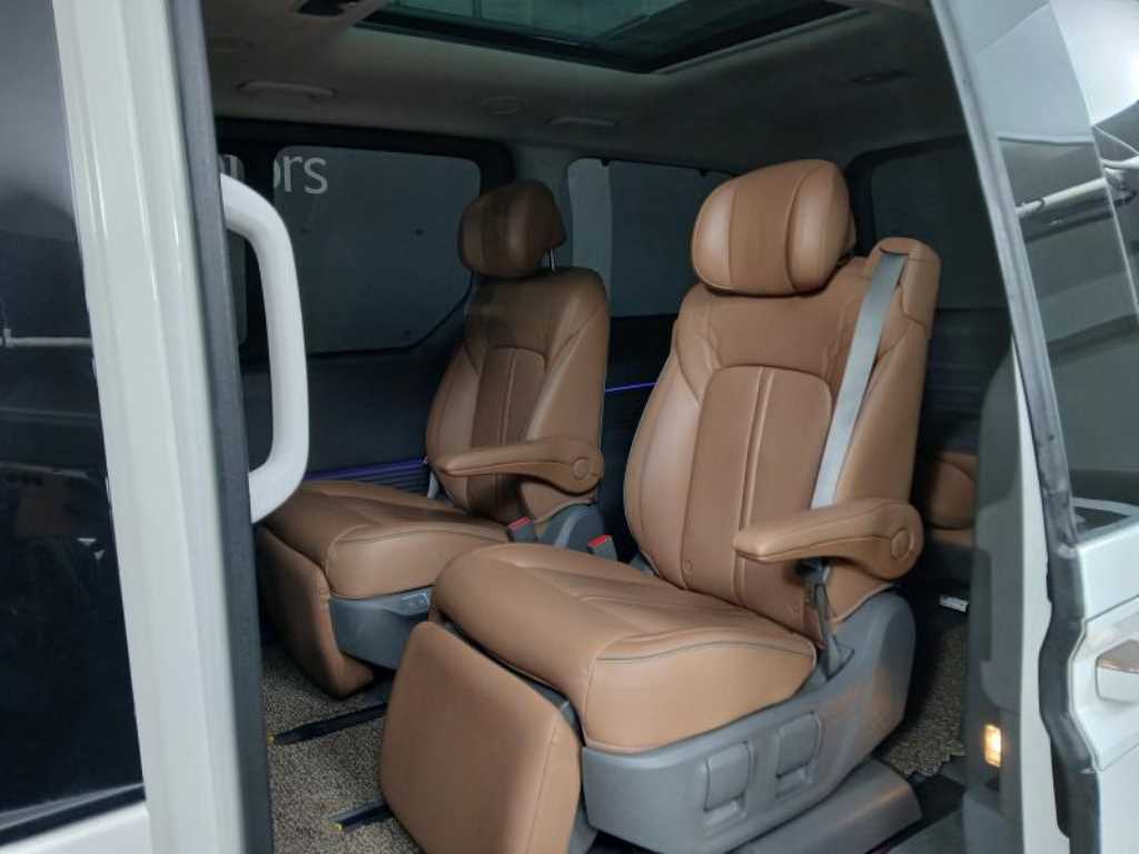 HYUNDAI Staria - Vista 7