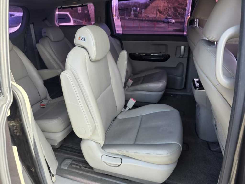 KIA Carnival 2016 Gris - Importación desde Corea - HF Imports Iquique - Foto 18