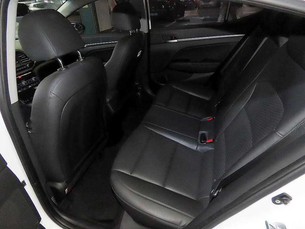 HYUNDAI Avante - Vista 7