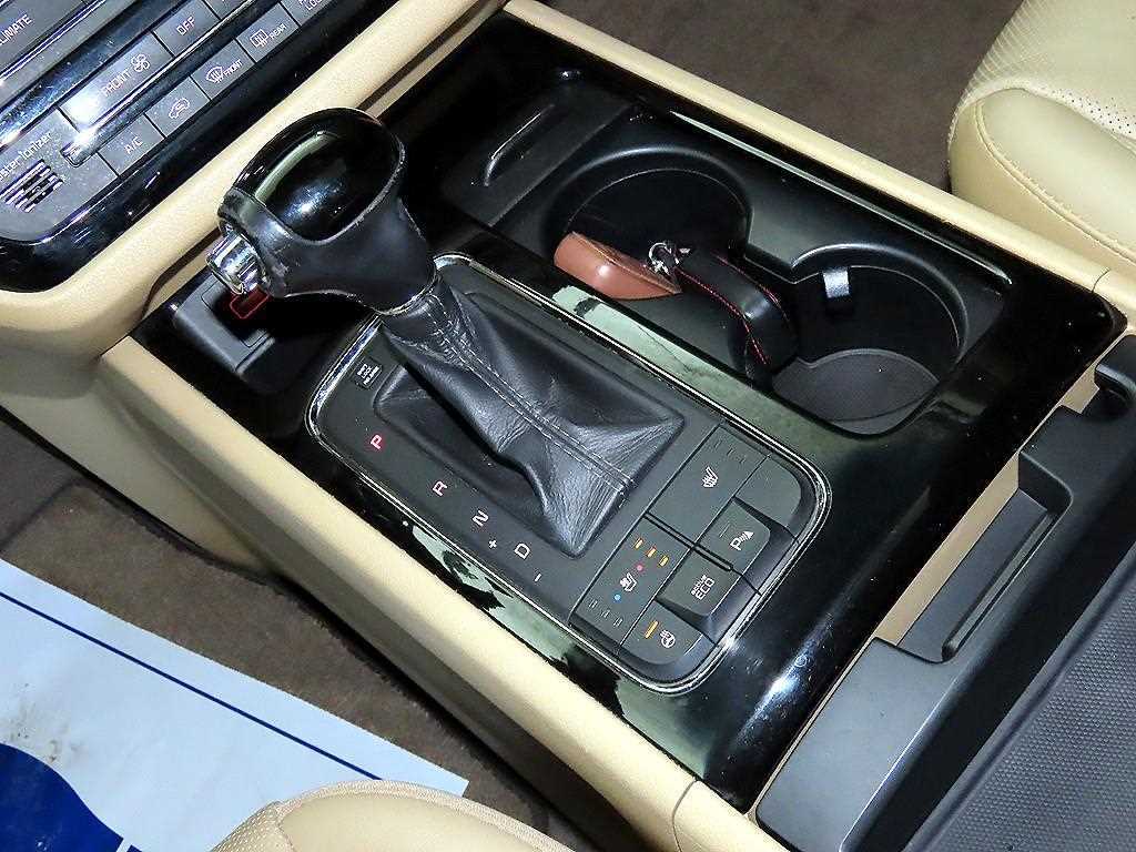 KIA Carnival - Vista 12