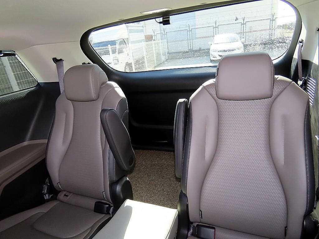 KIA Carnival - Vista 7