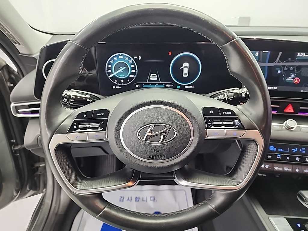 HYUNDAI Avante - Vista 9