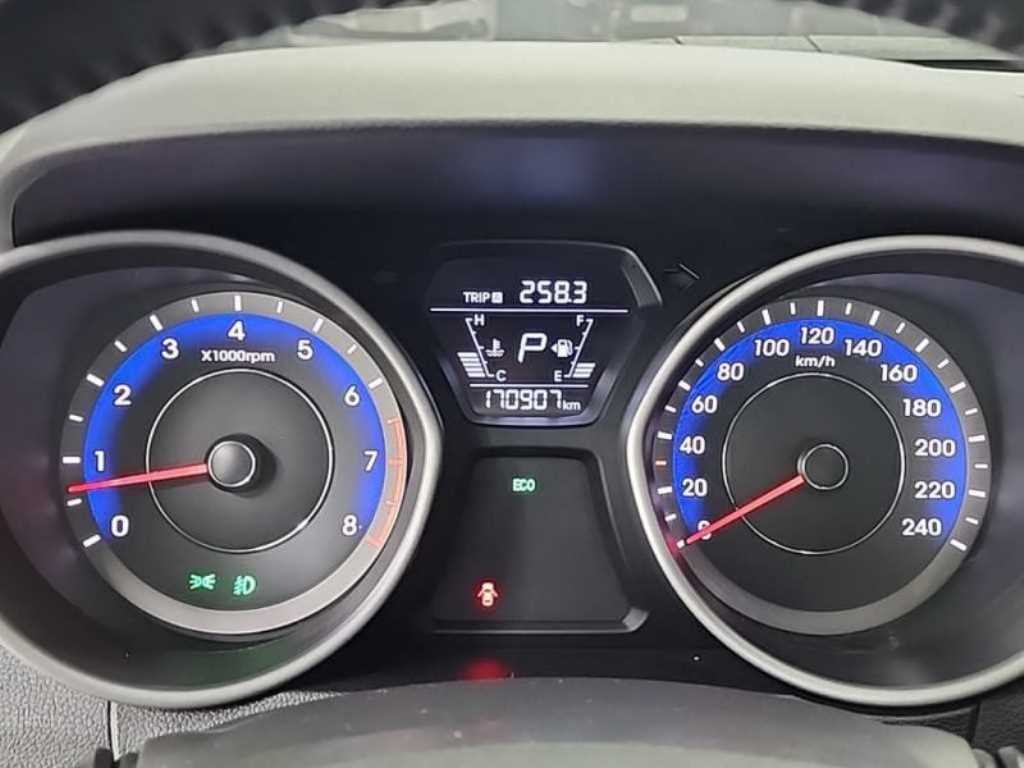 HYUNDAI Avante - Vista 6