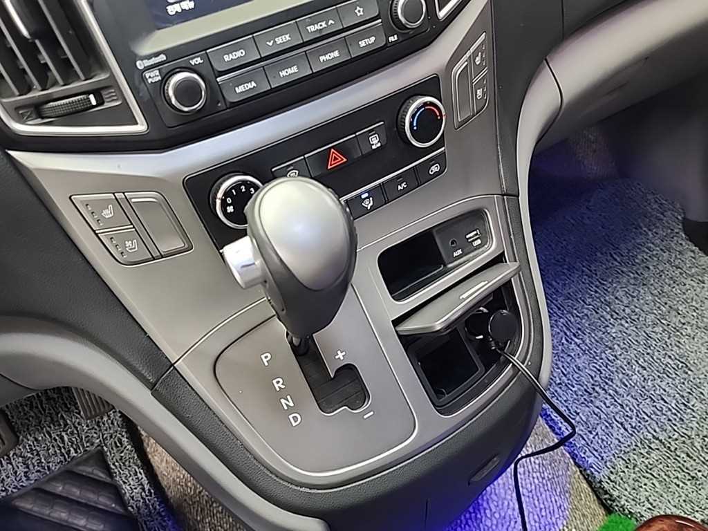 HYUNDAI Starex - Vista 8